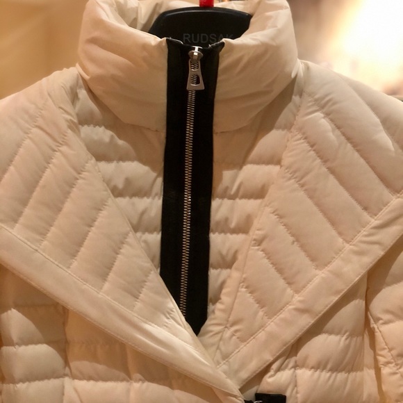 Lightweight Down Jacket - Picture 2 of 10